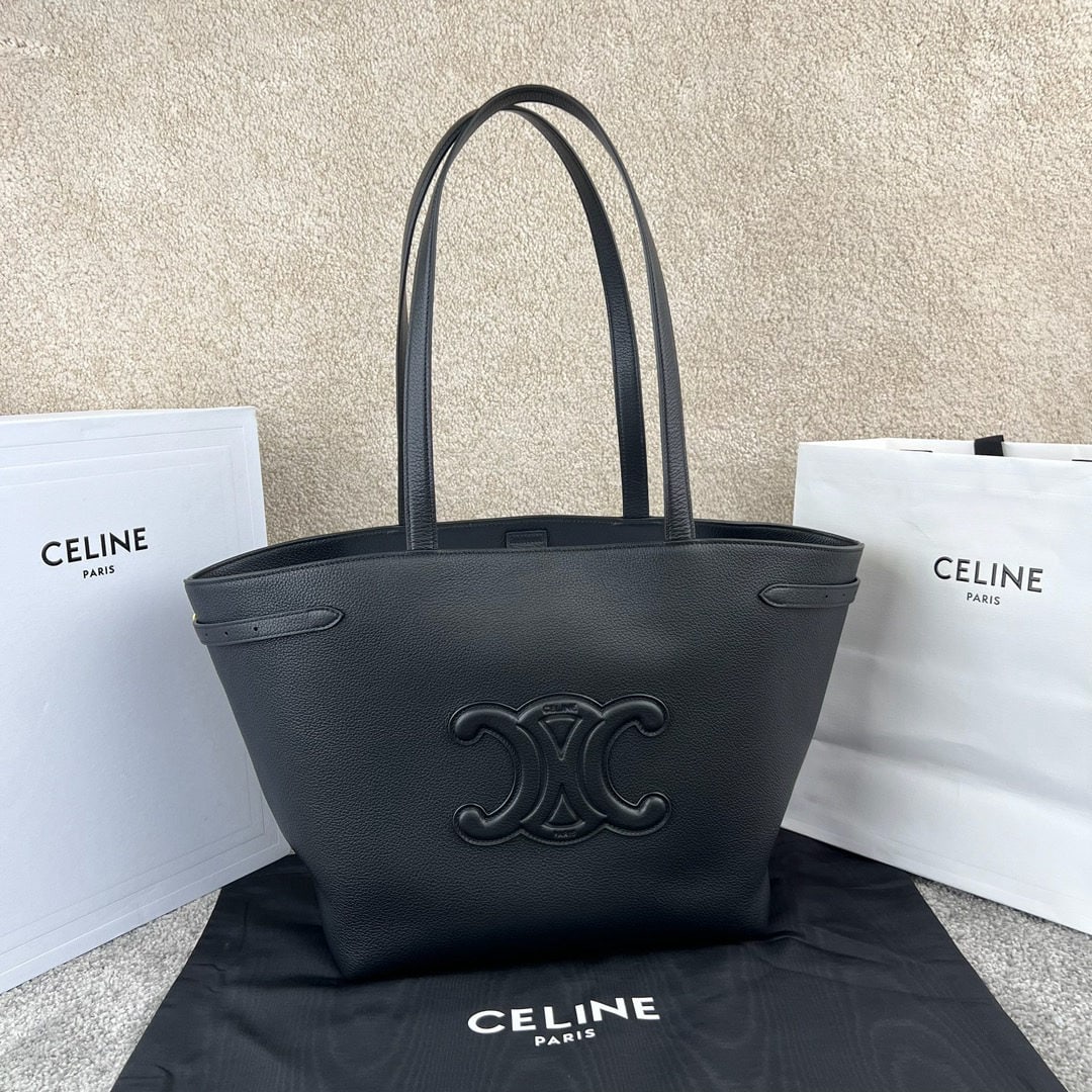 Celine: We offer FREE SHIPPING for both domestic and international clients who bid over $500. CABAS ANAIS grained cowhide leather handbag, 32 x 29.5 x 15 cm, gold-plated shoulder carry, 1 main compartment, 1