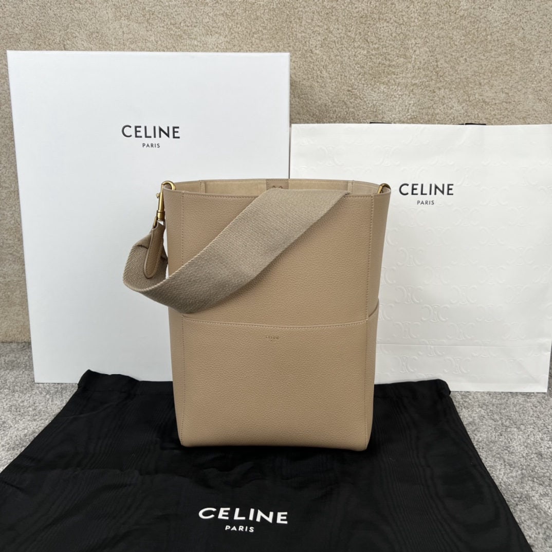 Celine: We offer FREE SHIPPING for both domestic and international clients who bid over $500. SANGLE BUCKET Soft Grained Cowhide Bucket Bag, Dimensions: 23x33x17 cm, Cowhide leather, Lining: Cowhide fabric,