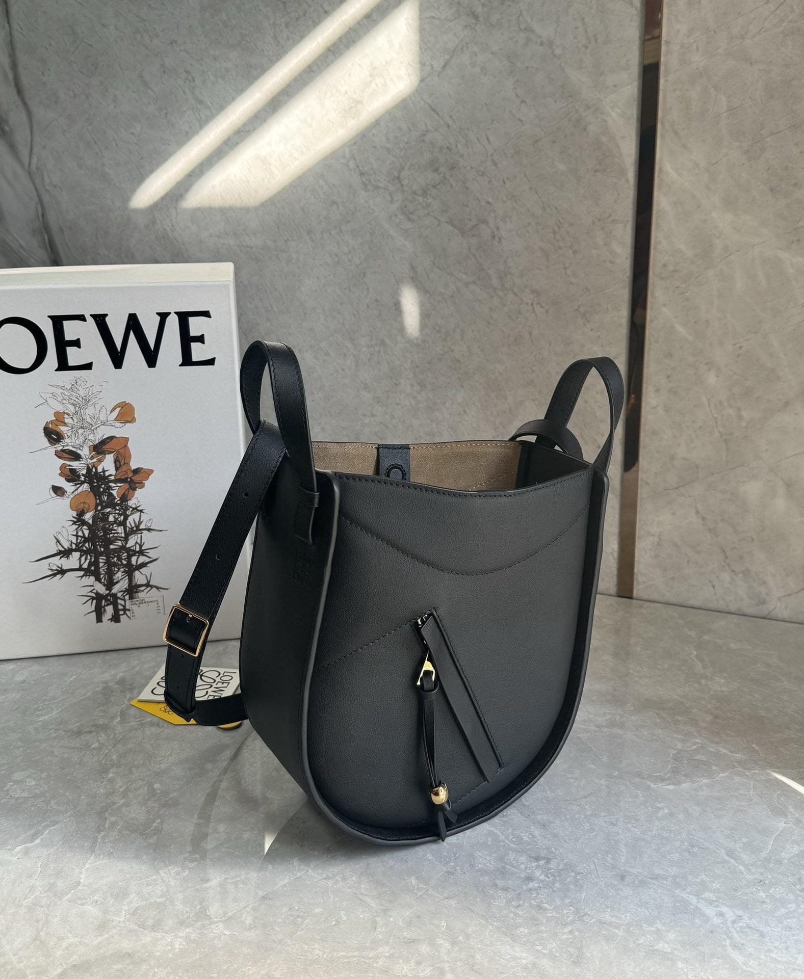 LOEWE: We offer FREE SHIPPING for both domestic and international clients who bid over $500. LOEWE's Hammock bag, the "Transformer" of the fashion world, is a new style I highly recommend!!! It's versatile