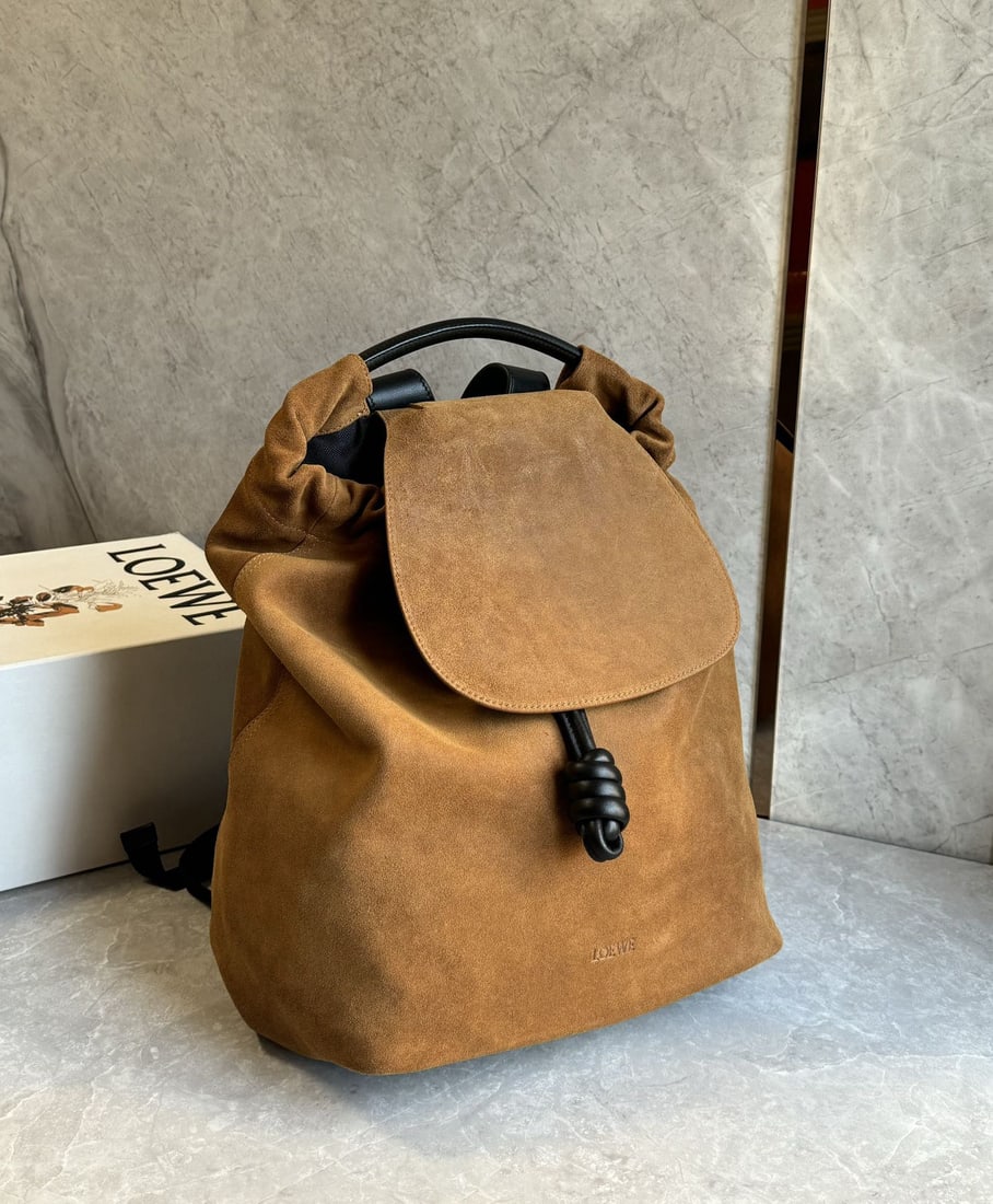 LOEWE: We offer FREE SHIPPING for both domestic and international clients who bid over $500. The LOEWE Flamenco Suede Backpack features a streamlined, practical everyday design, paying homage to the iconic
