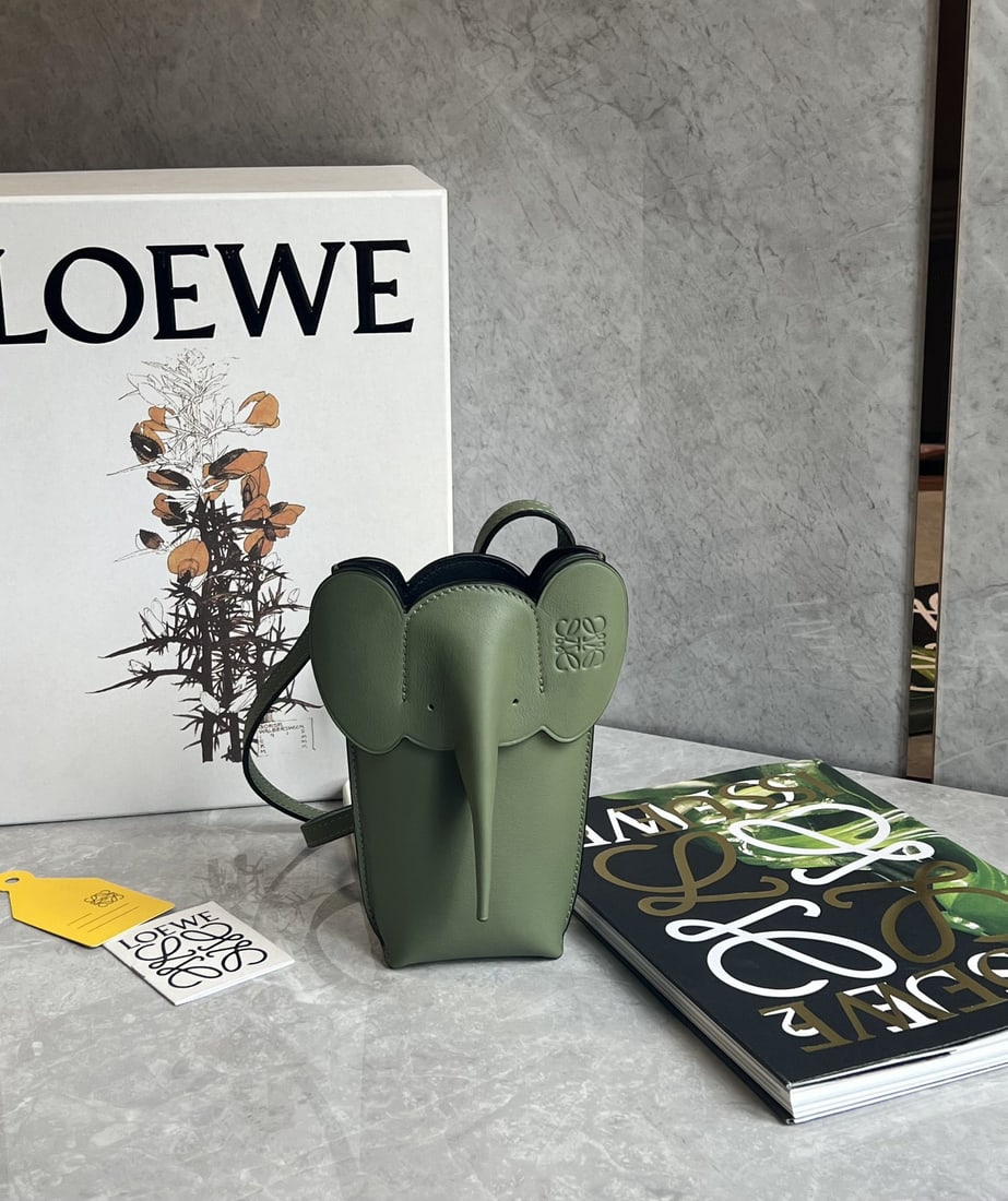 LOEWE: We offer FREE SHIPPING for both domestic and international clients who bid over $500. LOEWE's adorable elephant phone bag is made of calfskin and can be worn over the shoulder or crossbody. The