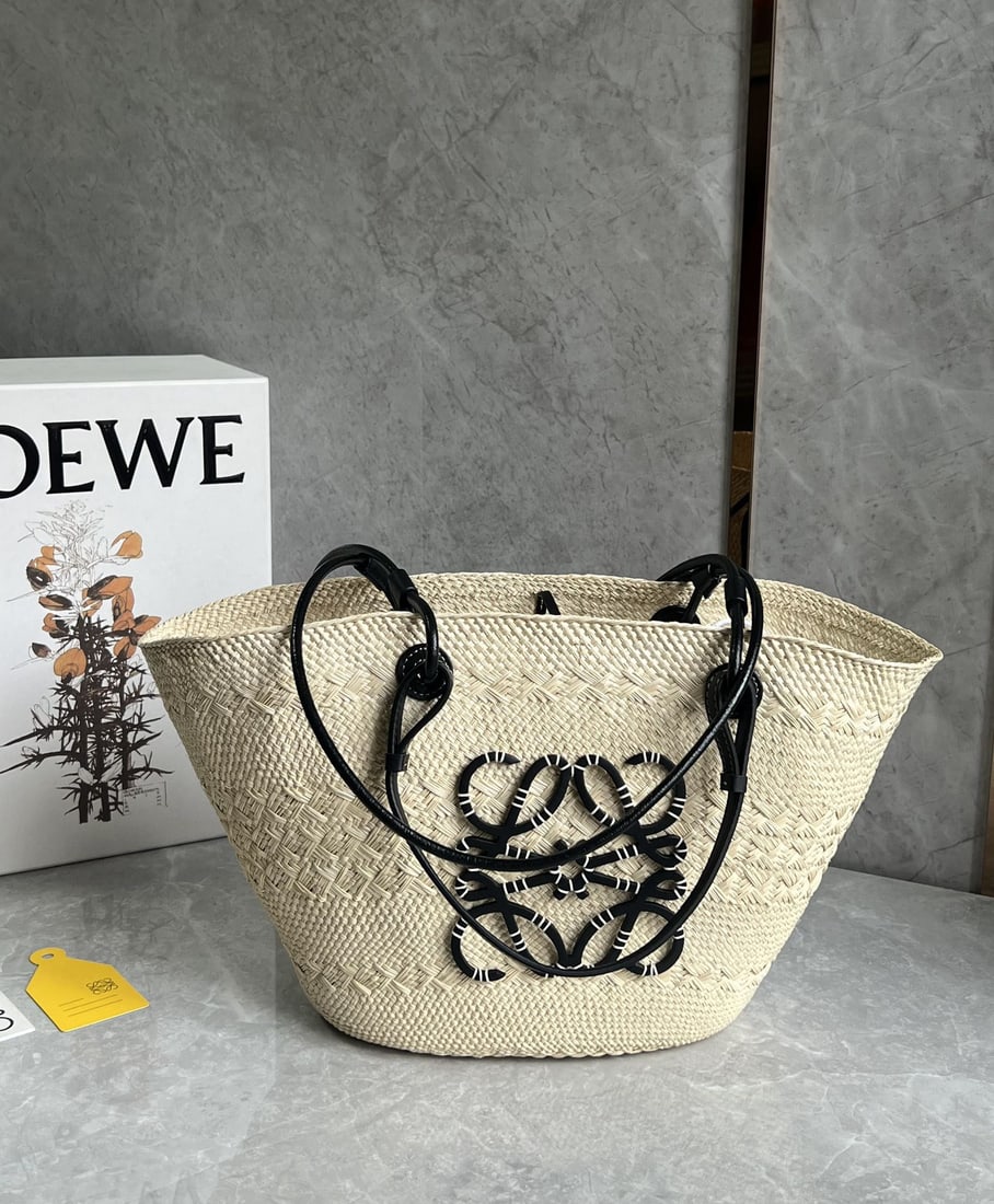 LOEWE: We offer FREE SHIPPING for both domestic and international clients who bid over $500. LOEWE Anagram Basket is a handmade raffia bag crafted from pure raffia material, featuring a highly recognizable