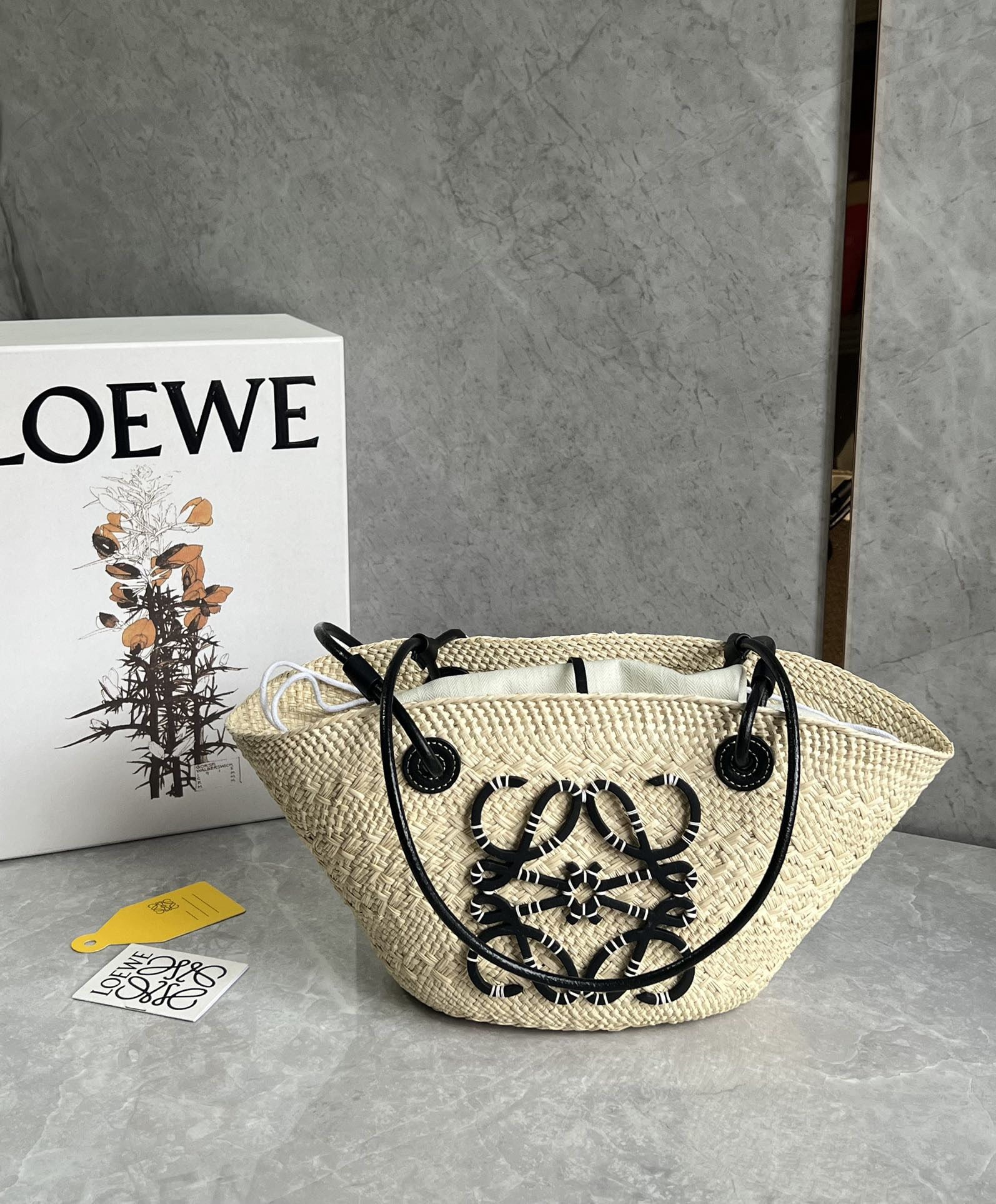 LOEWE: We offer FREE SHIPPING for both domestic and international clients who bid over $500. LOEWE Anagram Basket is a handmade raffia bag crafted from pure raffia material, featuring a highly recognizable