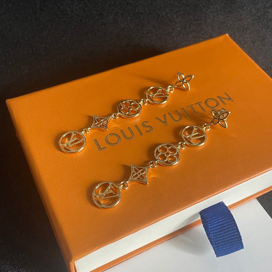 LV letter earrings: We offer FREE SHIPPING for both domestic and international clients who bid over $500. LV 2025 Early Spring Earrings: Vintage LV Letter Earrings, Perfect for Summer Pairing with T-shirts ?C Understated