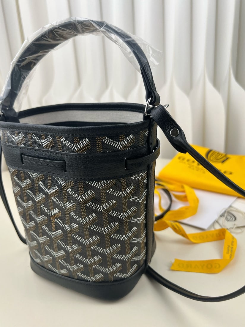 Goyard Petit Flot: We offer FREE SHIPPING for both domestic and international clients who bid over $500. The Goyard Petit Flot mini bucket bag is incredibly tiny and adorable. It's stylish and sophisticated for a day ou