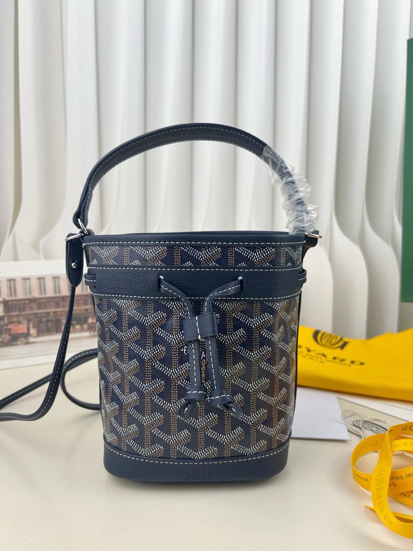 Goyard Petit Flot: We offer FREE SHIPPING for both domestic and international clients who bid over $500. The Goyard Petit Flot mini bucket bag is incredibly tiny and adorable. It's stylish and sophisticated for a day ou
