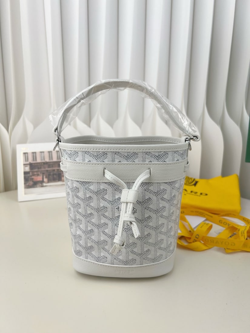 Goyard Petit Flot: We offer FREE SHIPPING for both domestic and international clients who bid over $500. The Goyard Petit Flot mini bucket bag is incredibly tiny and adorable. It's stylish and sophisticated for a day ou