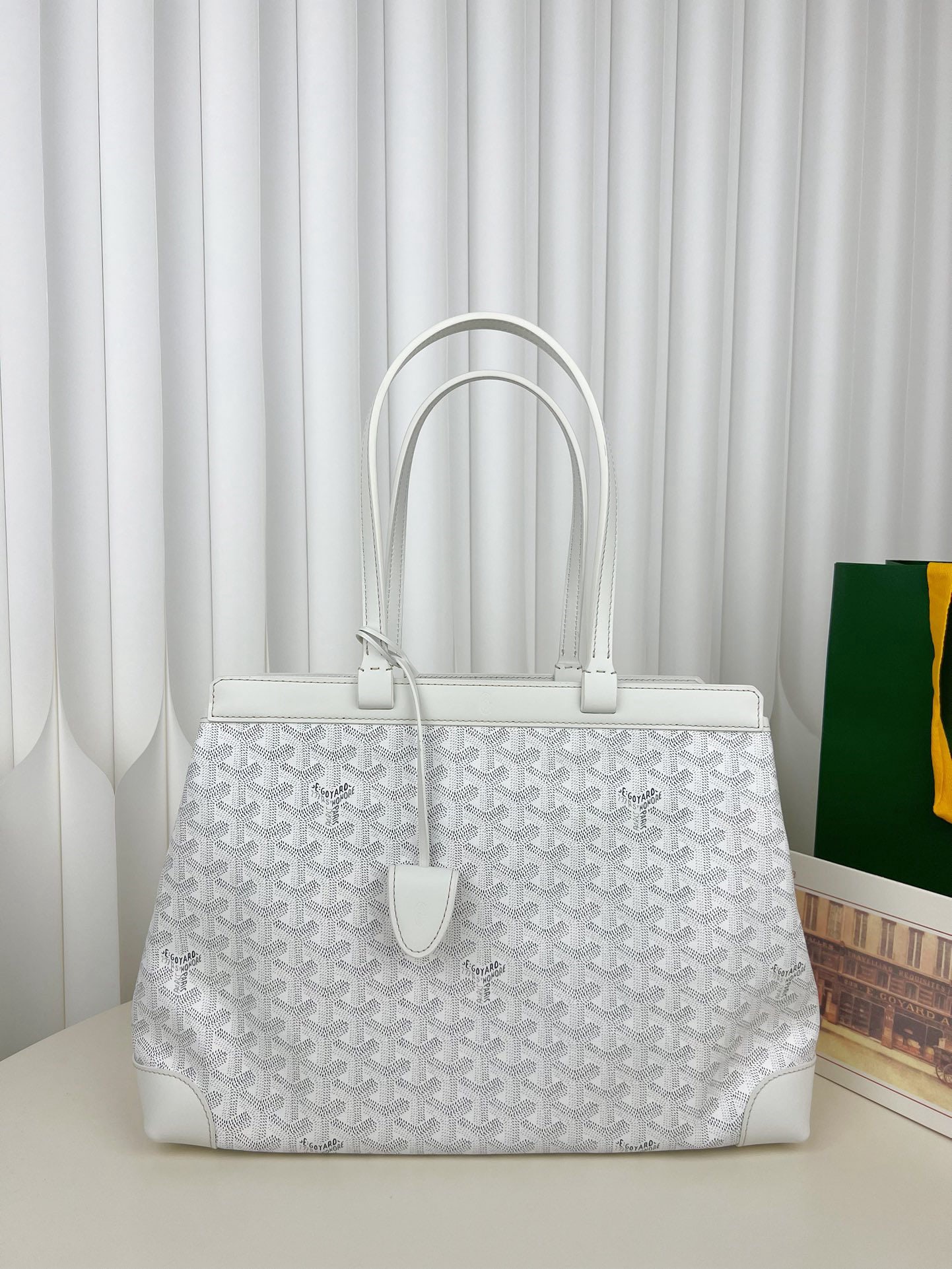 Goyard Bellechasse Biaude: We offer FREE SHIPPING for both domestic and international clients who bid over $500. The Goyard Bellechasse Biaude convertible bag is a sophisticated and elegant work bag. Recommended for working pro