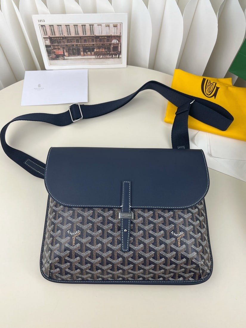 Goyard coursier: We offer FREE SHIPPING for both domestic and international clients who bid over $500. The Goyard coursier crossbody messenger bag features a top-grain calfskin flap that is suede underneath, giving it