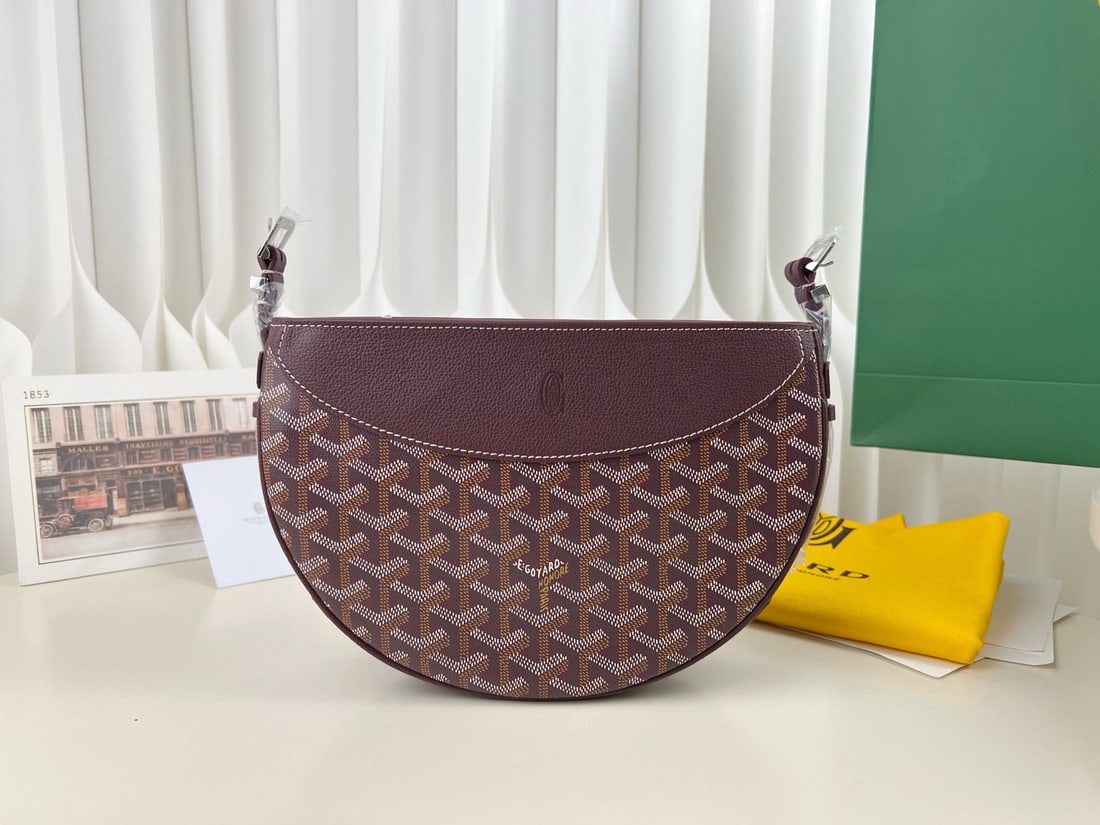 Goyard Hirondella: We offer FREE SHIPPING for both domestic and international clients who bid over $500. The Goyard Hirondella Swallow Bag is both beautiful and practical. This trendy swallow bag is incredibly useful an