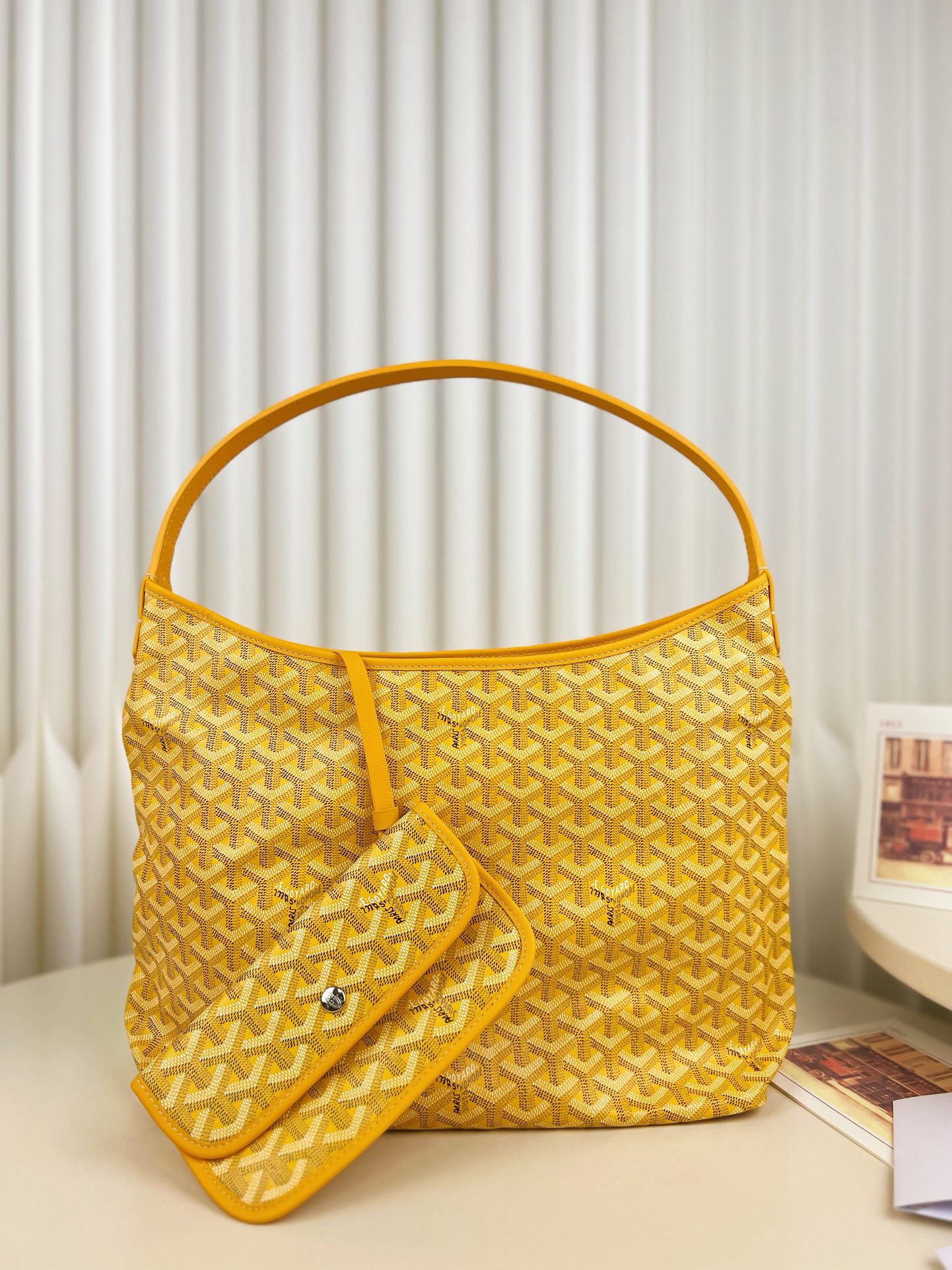 Goyard Boheme Hobo: We offer FREE SHIPPING for both domestic and international clients who bid over $500. The Goyard Boheme Hobo represents the epitome of relaxed style! Simple, casual, and perfectly suited for everyday 