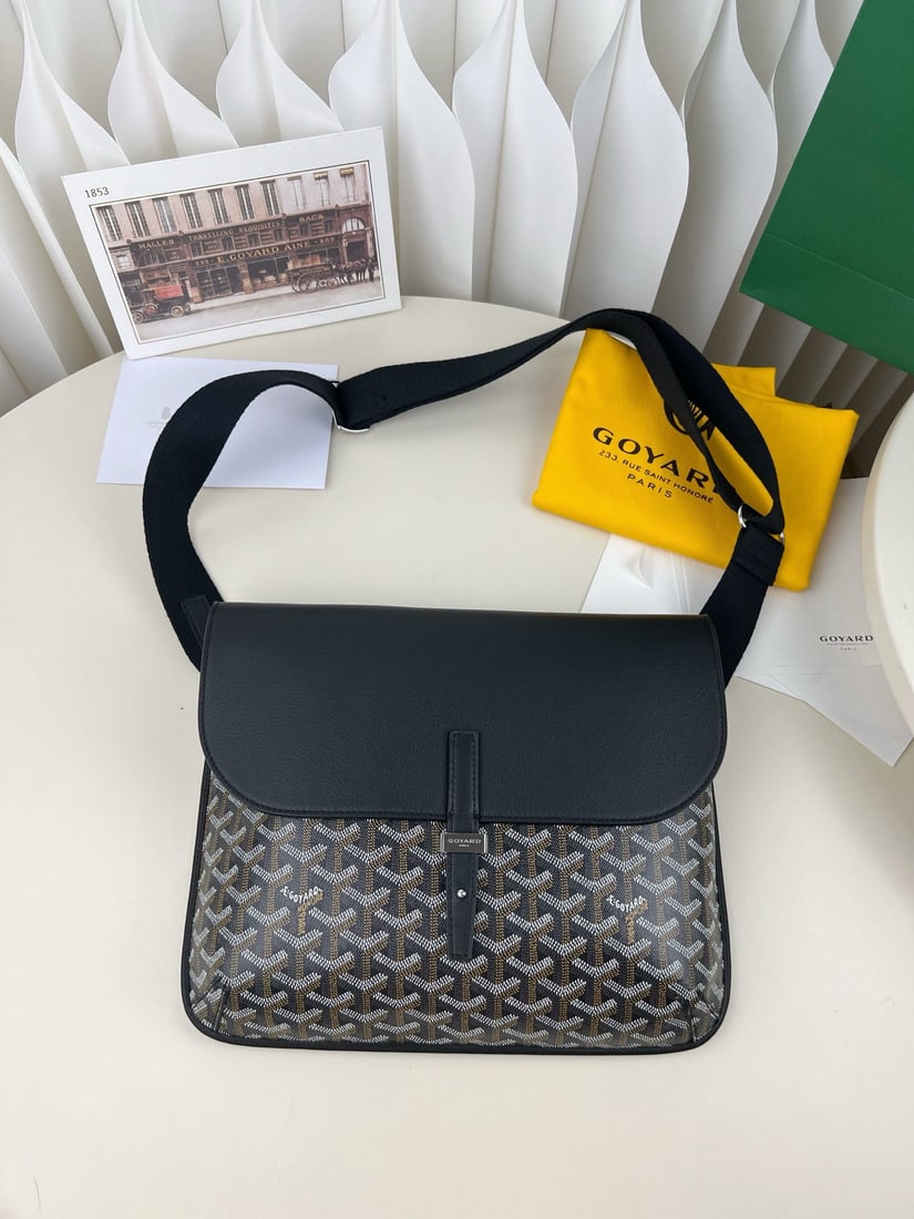 Goyard coursier: We offer FREE SHIPPING for both domestic and international clients who bid over $500. The Goyard coursier crossbody messenger bag features a top-grain calfskin flap that is suede underneath, giving it