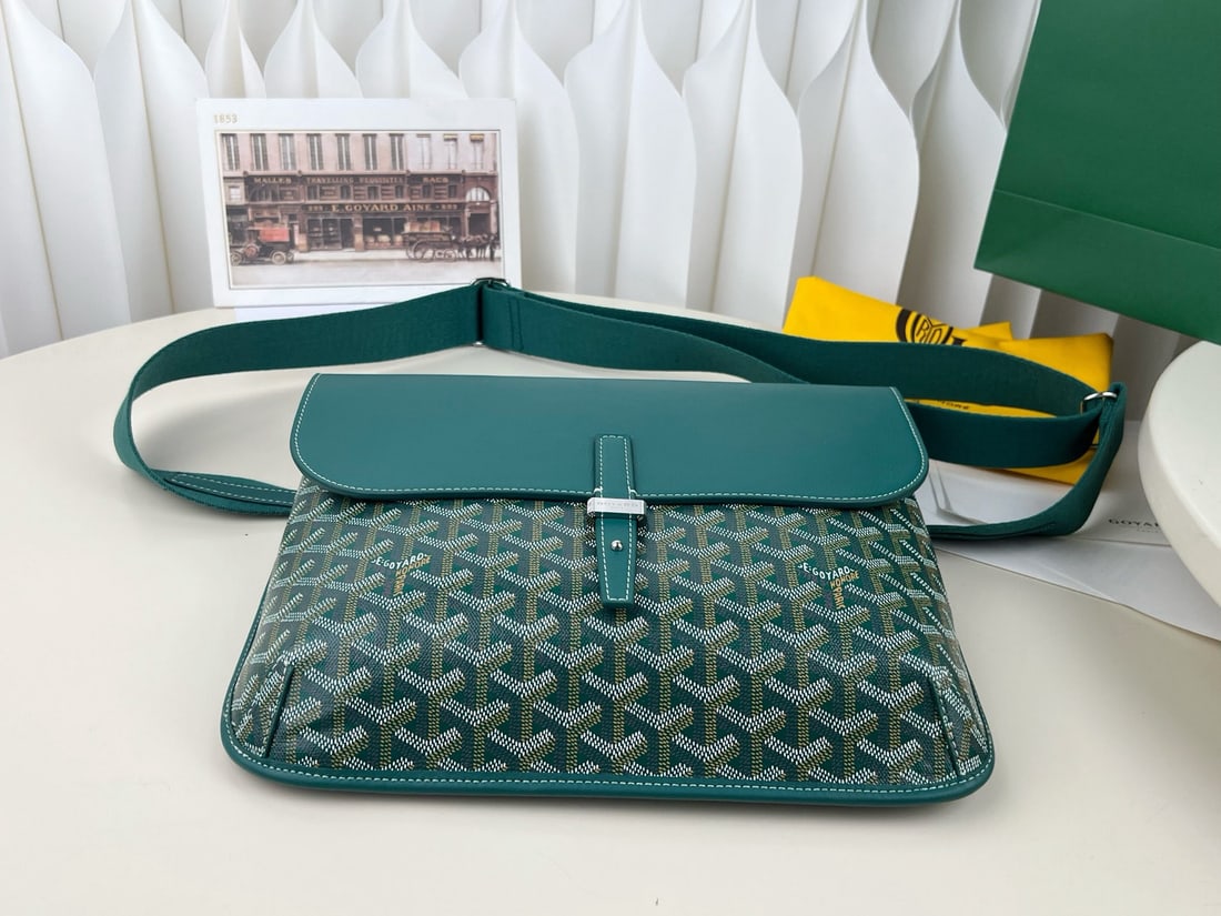 Goyard coursier: We offer FREE SHIPPING for both domestic and international clients who bid over $500. The Goyard coursier crossbody messenger bag features a top-grain calfskin flap that is suede underneath, giving it