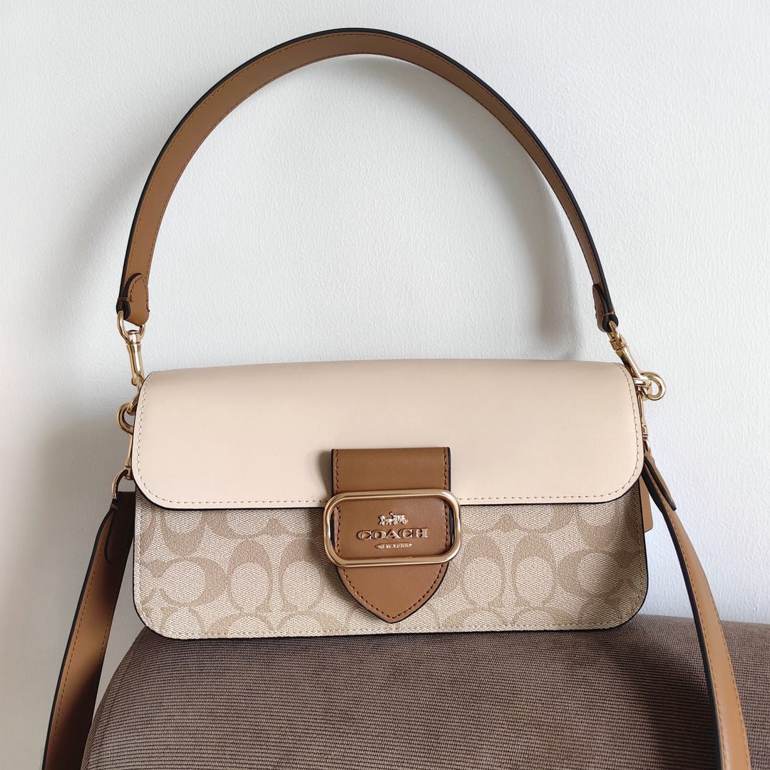 COACH Morgan: We offer FREE SHIPPING for both domestic and international clients who bid over $500. The COACH Morgan CR332, as the annual upgrade to the Georgia series, features a simpler design with a redesigned f