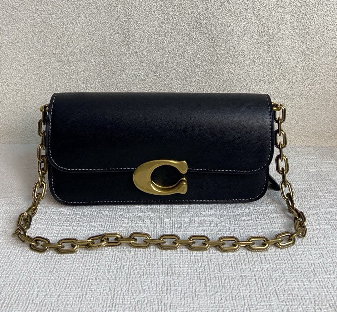 COACH: We offer FREE SHIPPING for both domestic and international clients who bid over $500. The COACH CPVC leather-trimmed C full leather Idol baguette shoulder bag is so beautiful! It can be worn under the