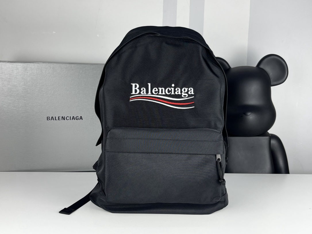 Balenciaga: We offer FREE SHIPPING for both domestic and international clients who bid over $500. This Balenciaga backpack is a must-have for trendsetters, featuring a sophisticated street style and minimalist de