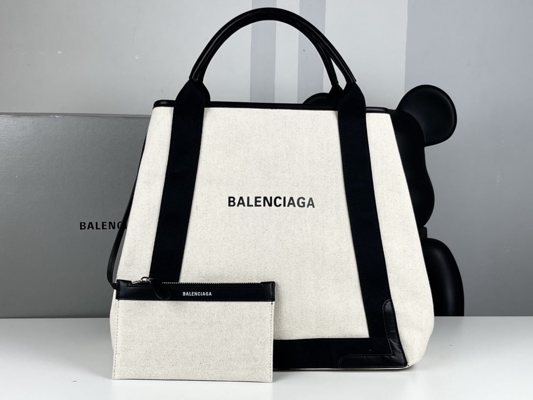 Balenciaga: We offer FREE SHIPPING for both domestic and international clients who bid over $500. The Balenciaga canvas bag was one of the most popular styles in 2019. Despite being made of cotton, it boasts a