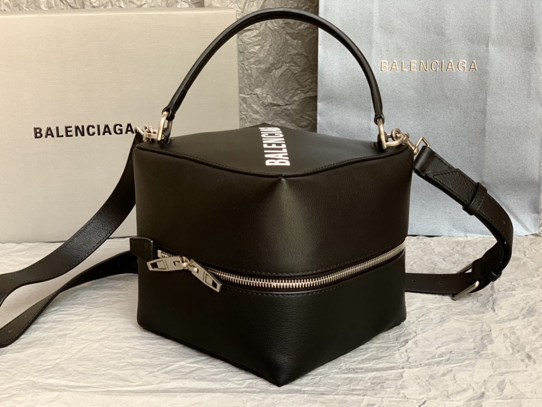 Balenciaga: We offer FREE SHIPPING for both domestic and international clients who bid over $500. This black Balenciaga square box bag is part of the early autumn collection. It features the Balenciaga logo on th
