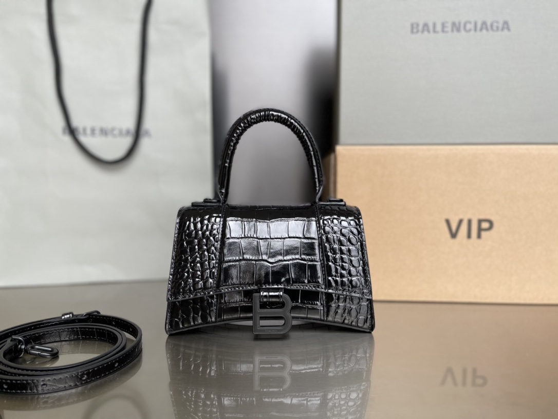 Balenciaga: We offer FREE SHIPPING for both domestic and international clients who bid over $500. The Balenciaga Hourglass bag is crafted from Italian crocodile-patterned cowhide, its clear crocodile texture comp