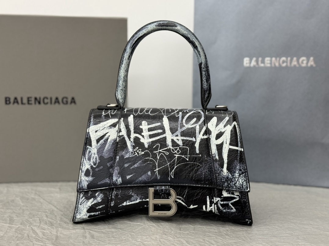Balenciaga: We offer FREE SHIPPING for both domestic and international clients who bid over $500. The Balenciaga Hourglass bag is crafted from Italian crocodile-patterned cowhide, with a clear crocodile pattern t