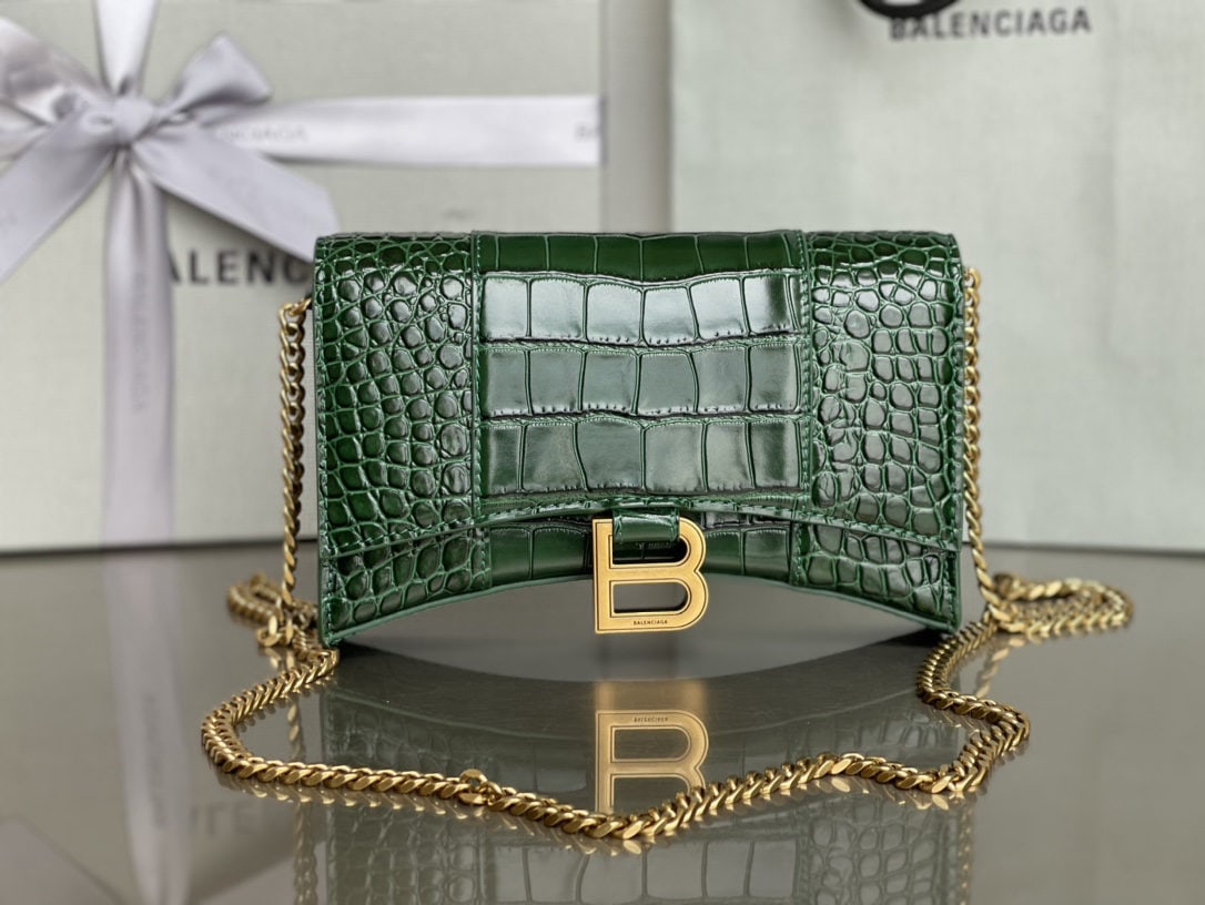 Balenciaga: We offer FREE SHIPPING for both domestic and international clients who bid over $500. This Balenciaga hourglass bag with a chain strap, featuring a crocodile-colored dark green exterior and gold hardw