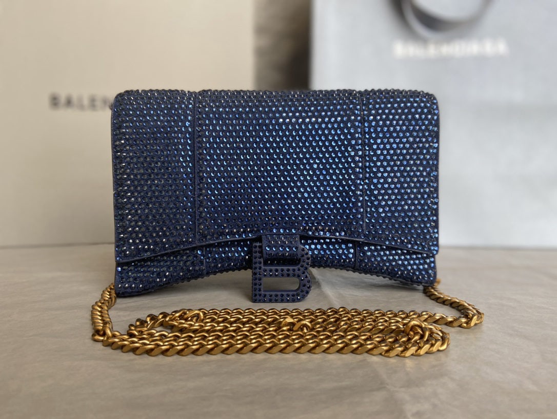 Balenciaga: We offer FREE SHIPPING for both domestic and international clients who bid over $500. The Balenciaga Hourglass bag with its full diamond detail is irresistible to any girl. It's perfect for a night ou
