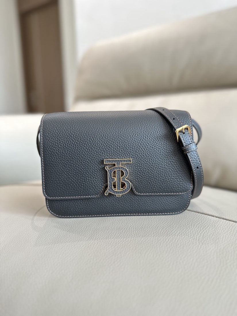 Burberry: We offer FREE SHIPPING for both domestic and international clients who bid over $500. This Burberry TB-branded, structured bag features a signature lock and is crafted from Italian-tanned grained leat