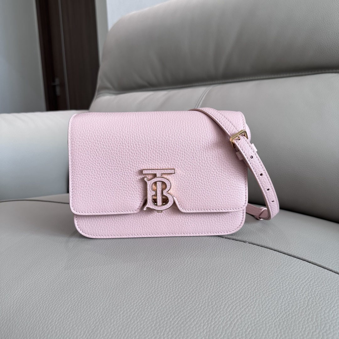 Burberry: We offer FREE SHIPPING for both domestic and international clients who bid over $500. This Burberry bag features a structured silhouette with a signature TB lock, crafted from Italian-tanned grained l