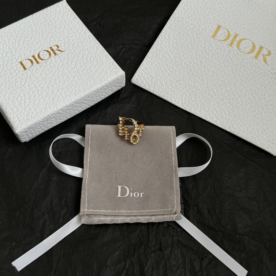 Dior vintage ring: We offer FREE SHIPPING for both domestic and international clients who bid over $500. Dior vintage ring: sweet and elegant. A wonderful gift for you or your loved one. Currencies including USD, CAD, G