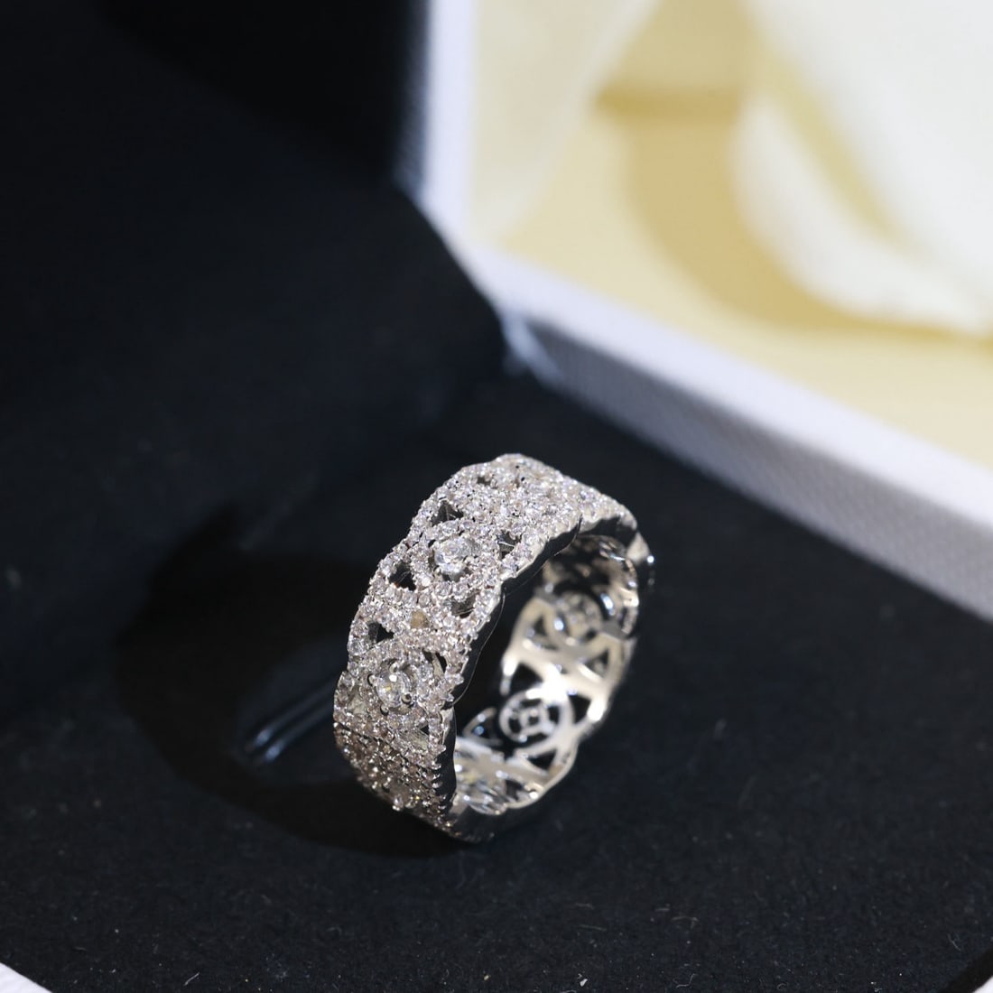 DE BEERS Lotus Ring: We offer FREE SHIPPING for both domestic and international clients who bid over $500. The stunning DE BEERS lotus ring is a masterpiece of luxurious craftsmanship and elegant setting! A must-have for