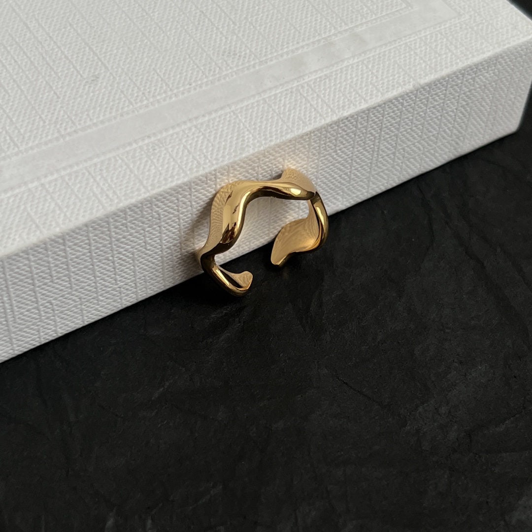 Celine ring: We offer FREE SHIPPING for both domestic and international clients who bid over $500. Celine rings: Celine has always been a benchmark in minimalist fashion. Their bold designs are timeless and versat