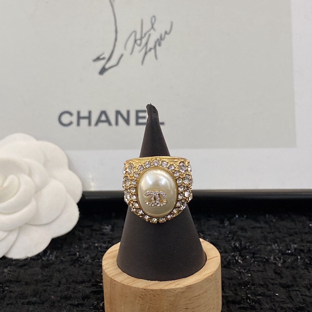 ring: We offer FREE SHIPPING for both domestic and international clients who bid over $500. The ring logo is simple and elegant, with exquisite and delicate workmanship. A wonderful gift for you or your