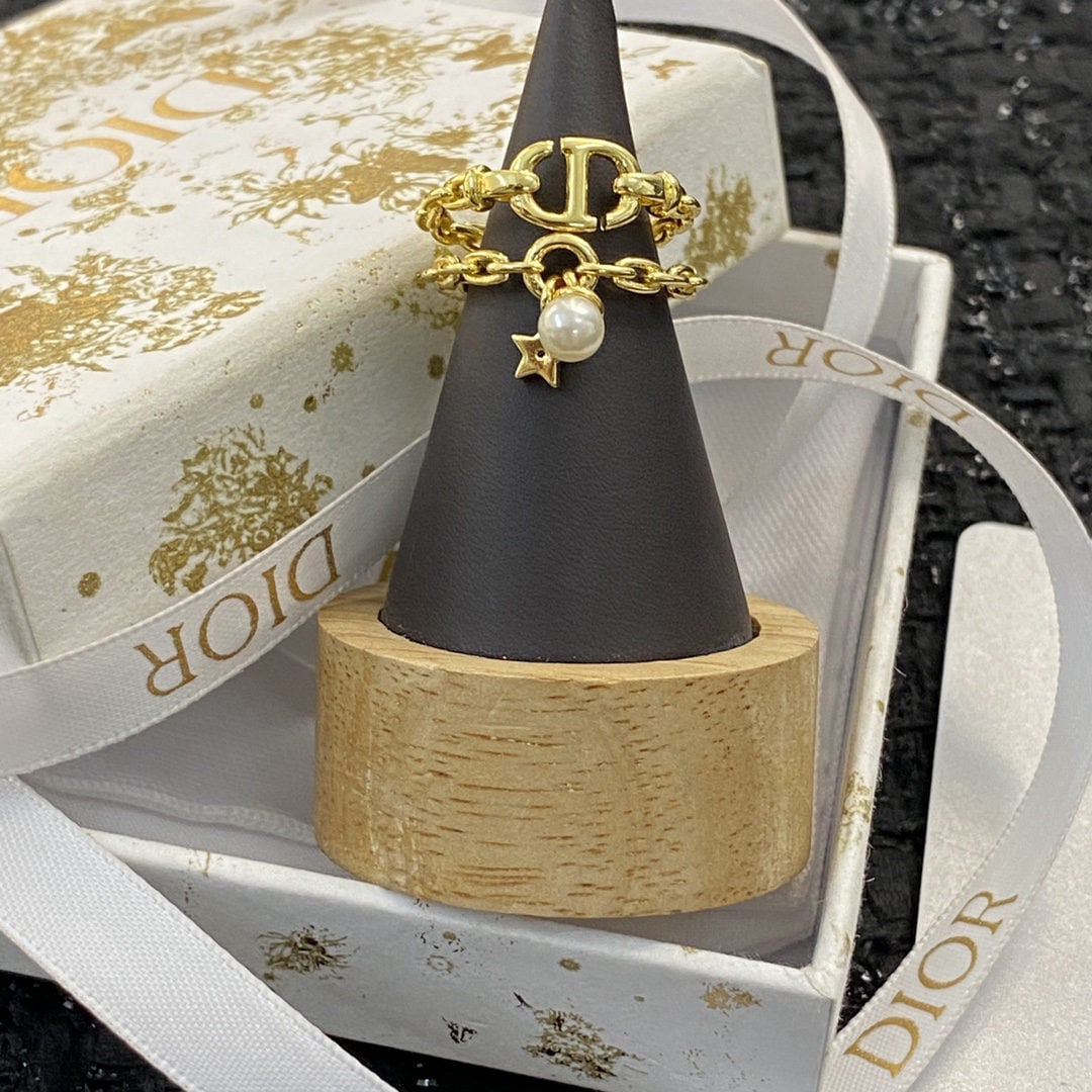 ring: We offer FREE SHIPPING for both domestic and international clients who bid over $500. The ring logo is simple and elegant, with exquisite and delicate workmanship. A wonderful gift for you or your