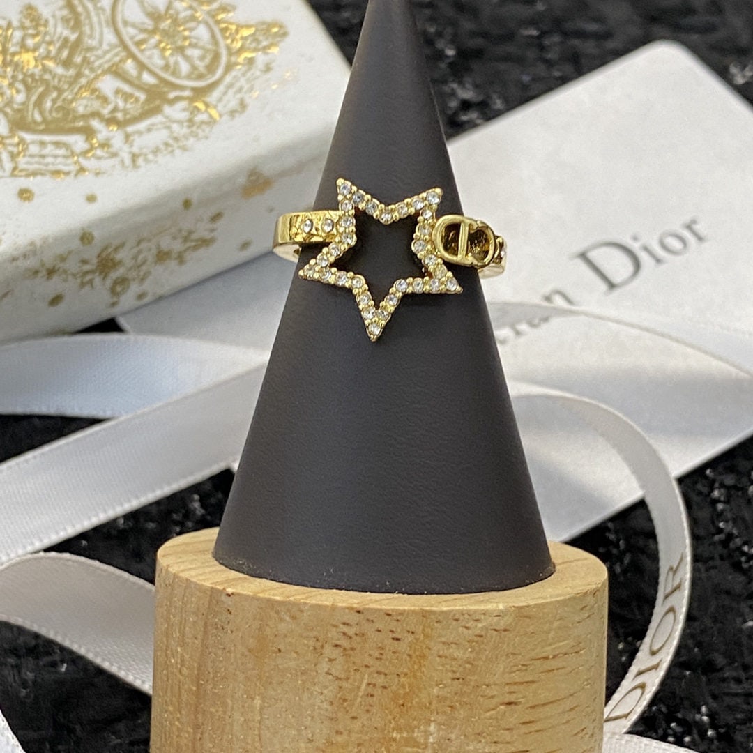 ring: We offer FREE SHIPPING for both domestic and international clients who bid over $500. The Dior logo ring is simple and elegant, with exquisite and delicate craftsmanship. A wonderful gift for you or