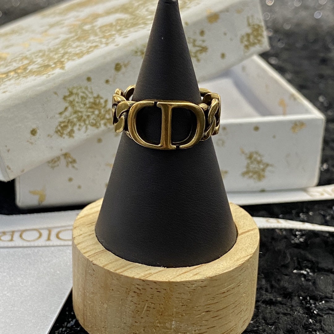 Dior ring: We offer FREE SHIPPING for both domestic and international clients who bid over $500. Dior ring: The Dior logo is simple and elegant, with exquisite and delicate craftsmanship. A wonderful gift for