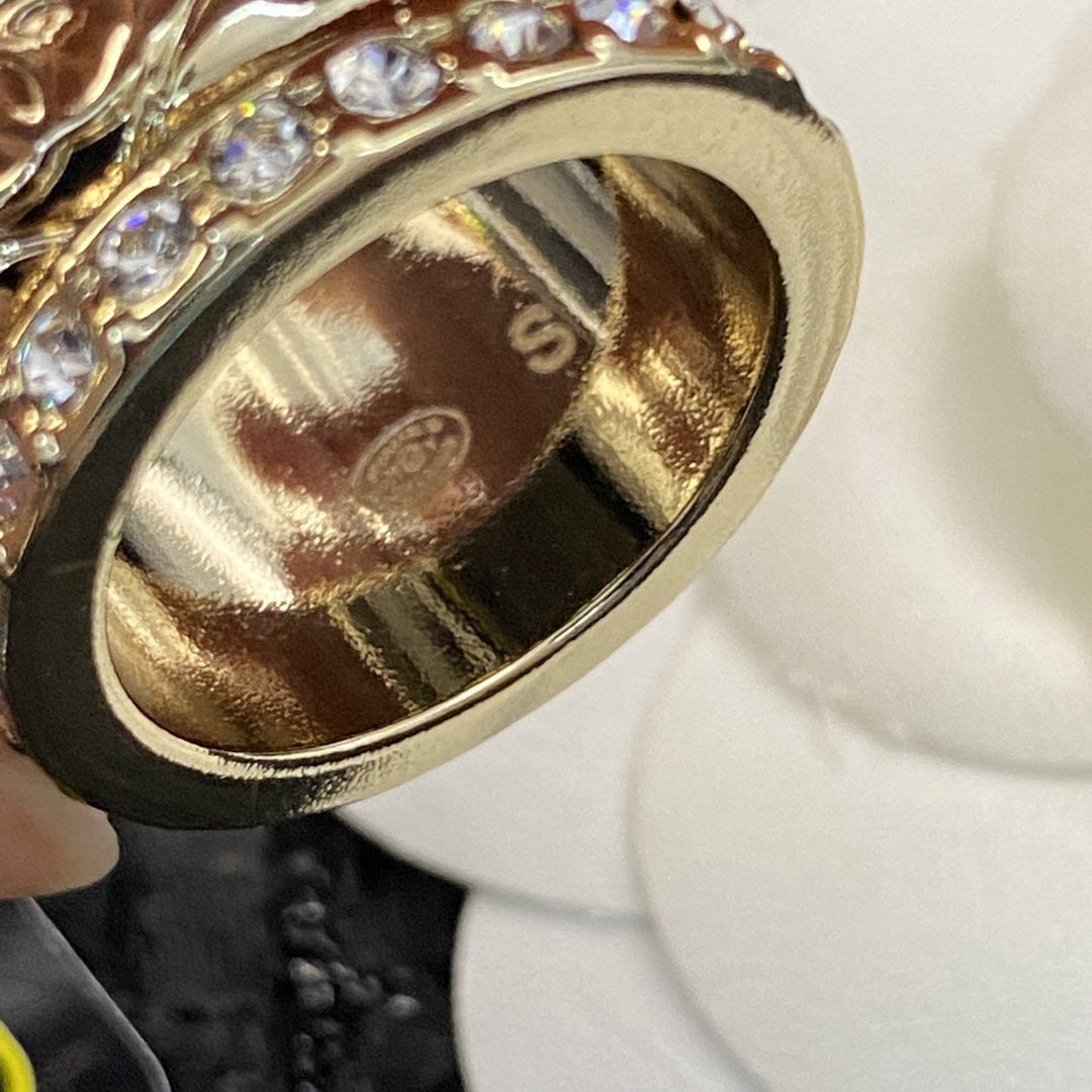 CHANEL: We offer FREE SHIPPING for both domestic and international clients who bid over $500. The Chanel classic logo ring is exquisitely crafted. A wonderful gift for you or your loved one. Currencies