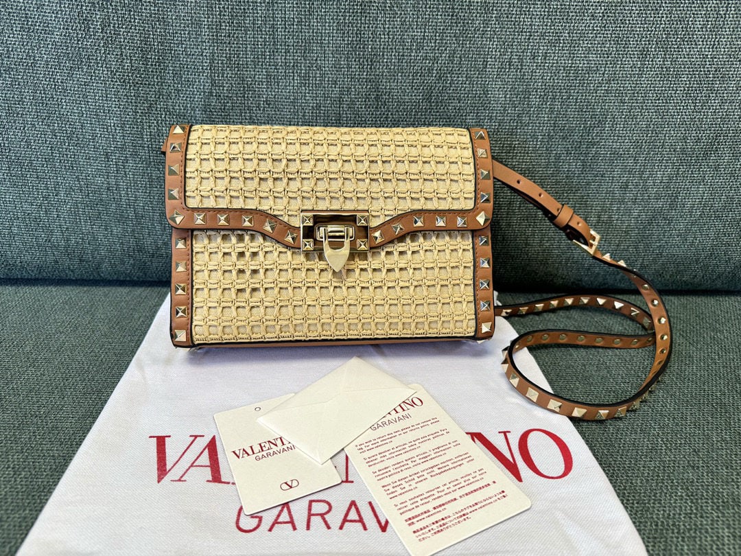Valentino: We offer FREE SHIPPING for both domestic and international clients who bid over $500. Valentino raffia messenger bag with a simple design, adjustable shoulder strap, and one interior slip pocket. Leat