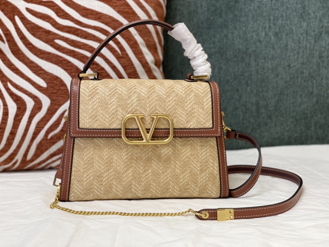 Valentino Garavani VSLING: We offer FREE SHIPPING for both domestic and international clients who bid over $500. This summer-ready small 25cm Valentino Garavani VSLING bag features an extendable two-tone shoulder strap and hand