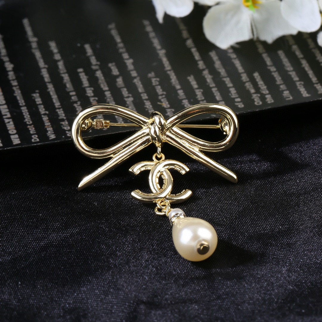 Chanel Bow Collection Pearl Brooch: We offer FREE SHIPPING for both domestic and international clients who bid over $500. Chanel's bow-themed pearl brooch is a subtly stylish and perfectly designed piece. A wonderful gift for you or you