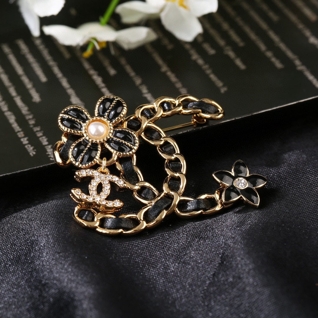 Chanel Fall/Winter Collection Diamond Double C Brooch: We offer FREE SHIPPING for both domestic and international clients who bid over $500. The Chanel Fall/Winter diamond double C brooch is a subtly stylish and perfectly designed piece. A wonderful gift 
