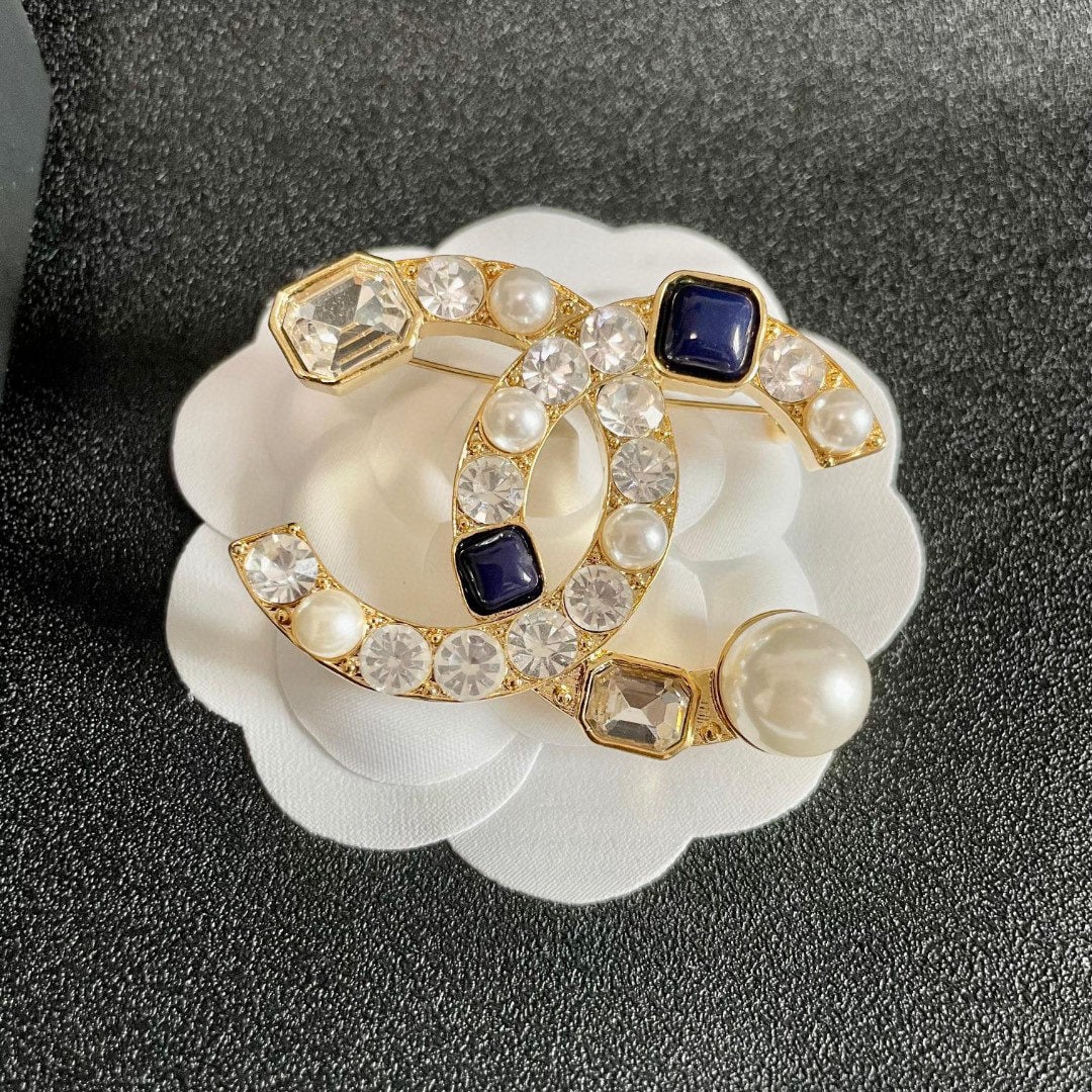 CHANEL Brooch: We offer FREE SHIPPING for both domestic and international clients who bid over $500. CHANEL brooches are the accessories that truly understand women. Women who have poured their hearts and souls into