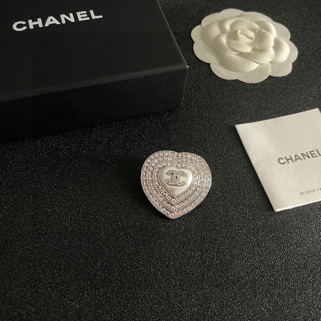 CHANEL Brooch: We offer FREE SHIPPING for both domestic and international clients who bid over $500. CHANEL brooches are the accessories that truly understand women. Women who have poured their hearts and souls into