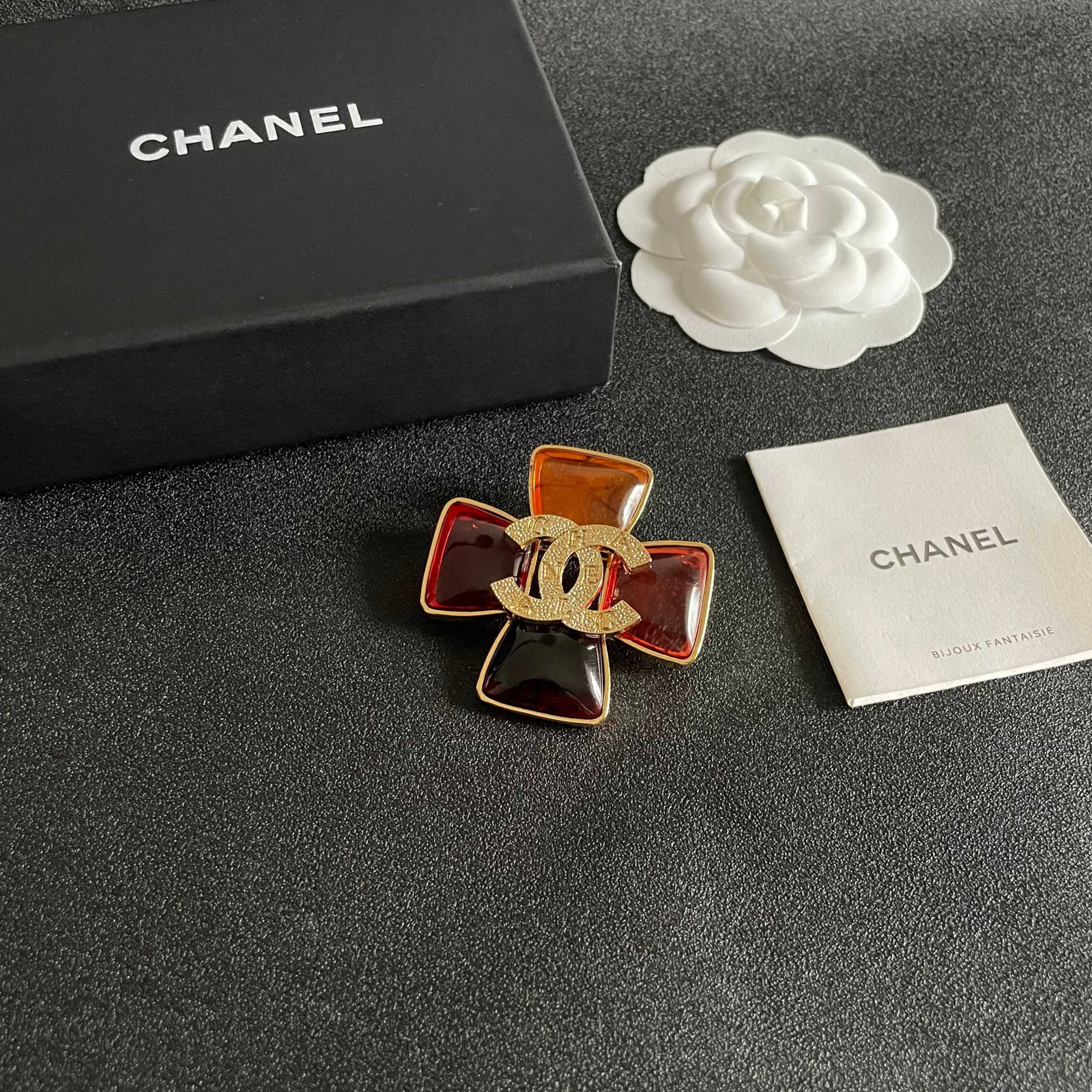 CHANEL brooch: We offer FREE SHIPPING for both domestic and international clients who bid over $500. CHANEL brooches are the accessories that best understand women. Women who have poured their hearts and souls into 