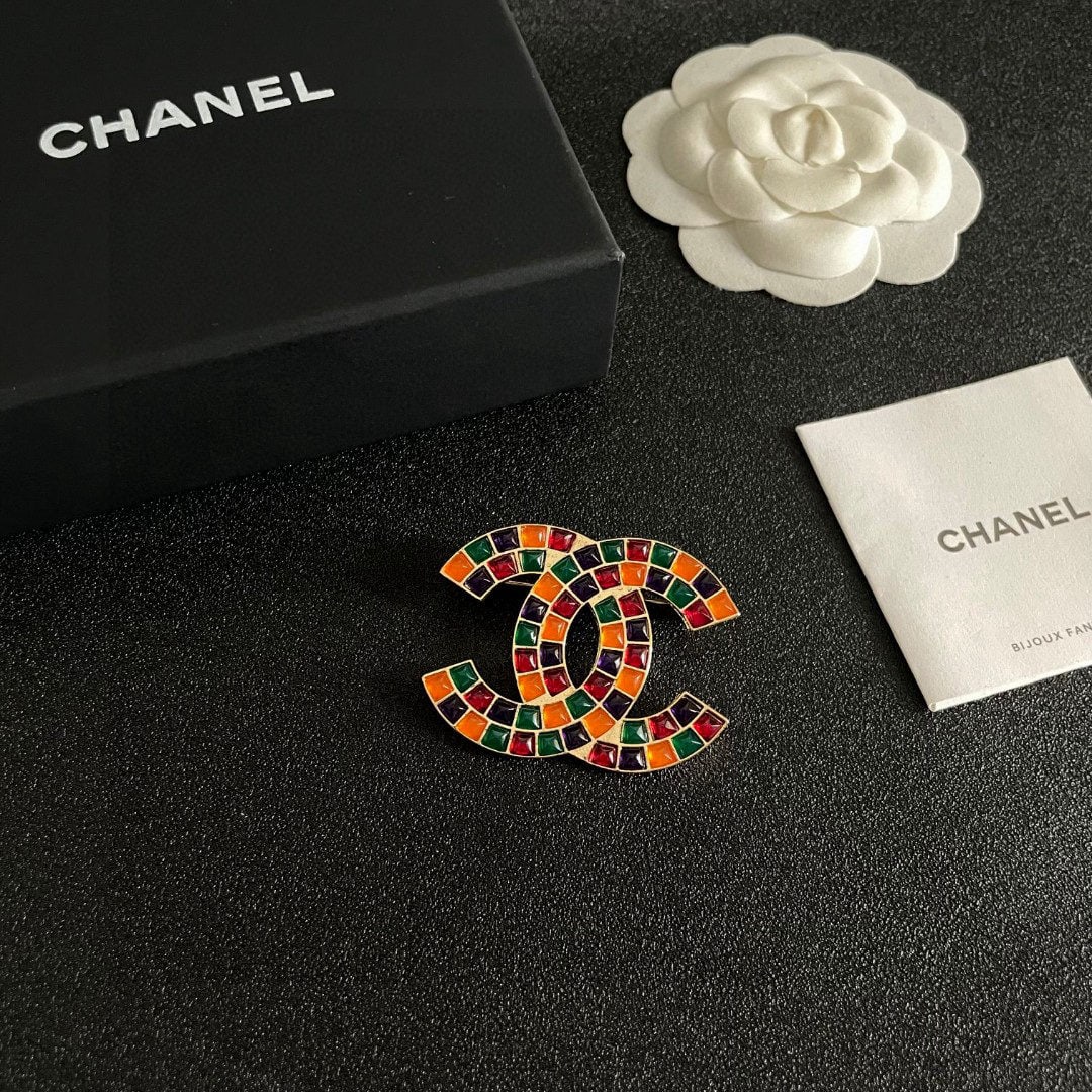 CHANEL Brooch: We offer FREE SHIPPING for both domestic and international clients who bid over $500. CHANEL small brooches are the most understanding accessories for women. Women who have poured their hearts and sou
