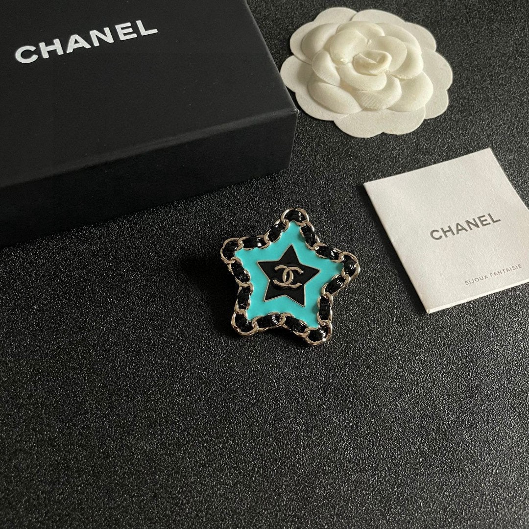 CHANEL Brooch: We offer FREE SHIPPING for both domestic and international clients who bid over $500. CHANEL brooches are the accessories that best understand women. Women who have poured their hearts and souls into 