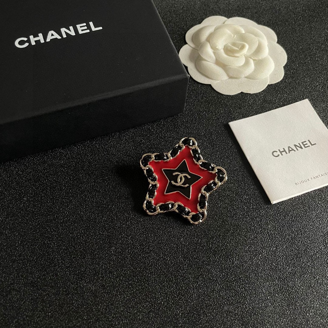 CHANEL Brooch: We offer FREE SHIPPING for both domestic and international clients who bid over $500. CHANEL brooches are the accessories that best understand women. Women who have poured their hearts and souls into 