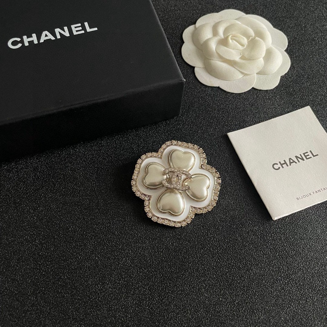 CHANEL Brooch (1 of 1)