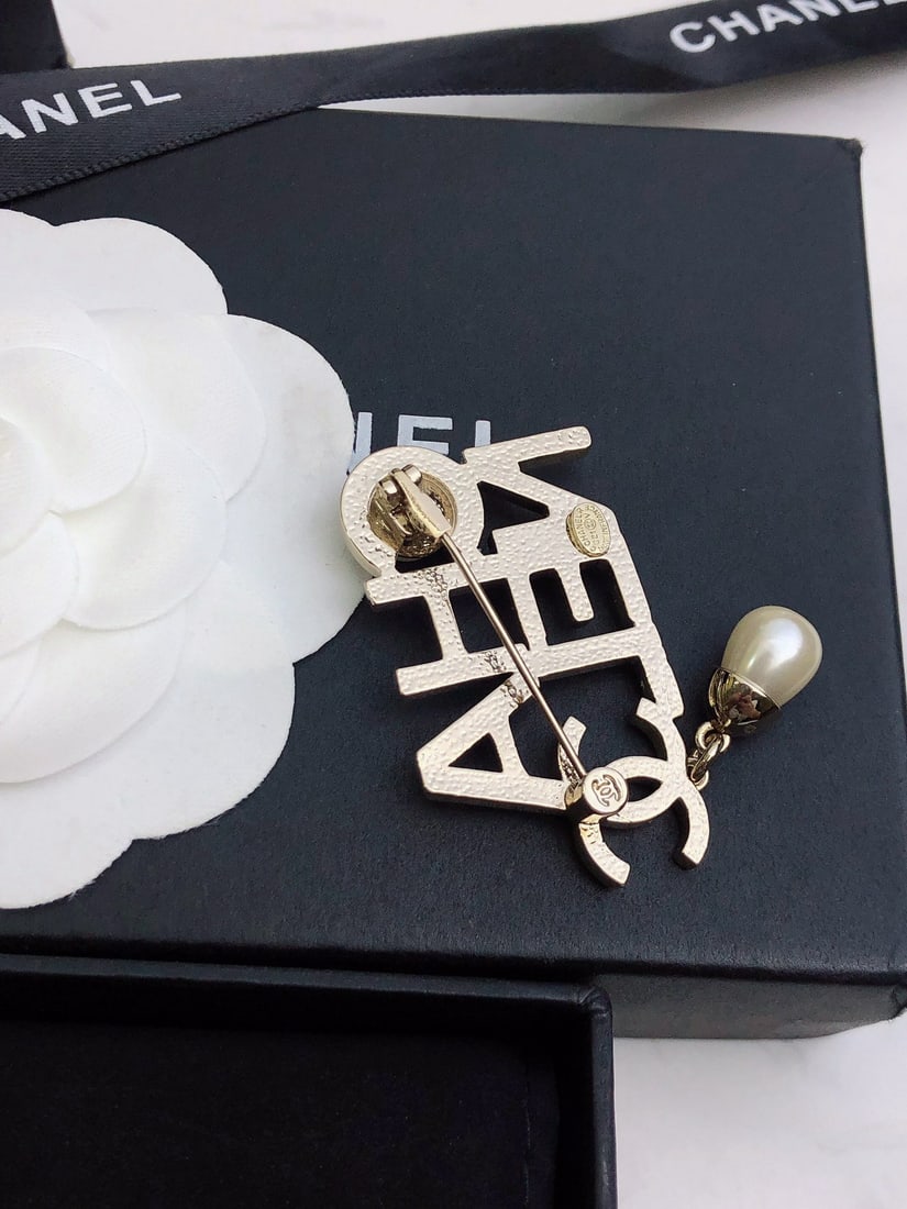 CHANEL Brooch: We offer FREE SHIPPING for both domestic and international clients who bid over $500. CHANEL brooch A wonderful gift for you or your loved one. Currencies including USD, CAD, GBP, EUR, AUD, etc. are a