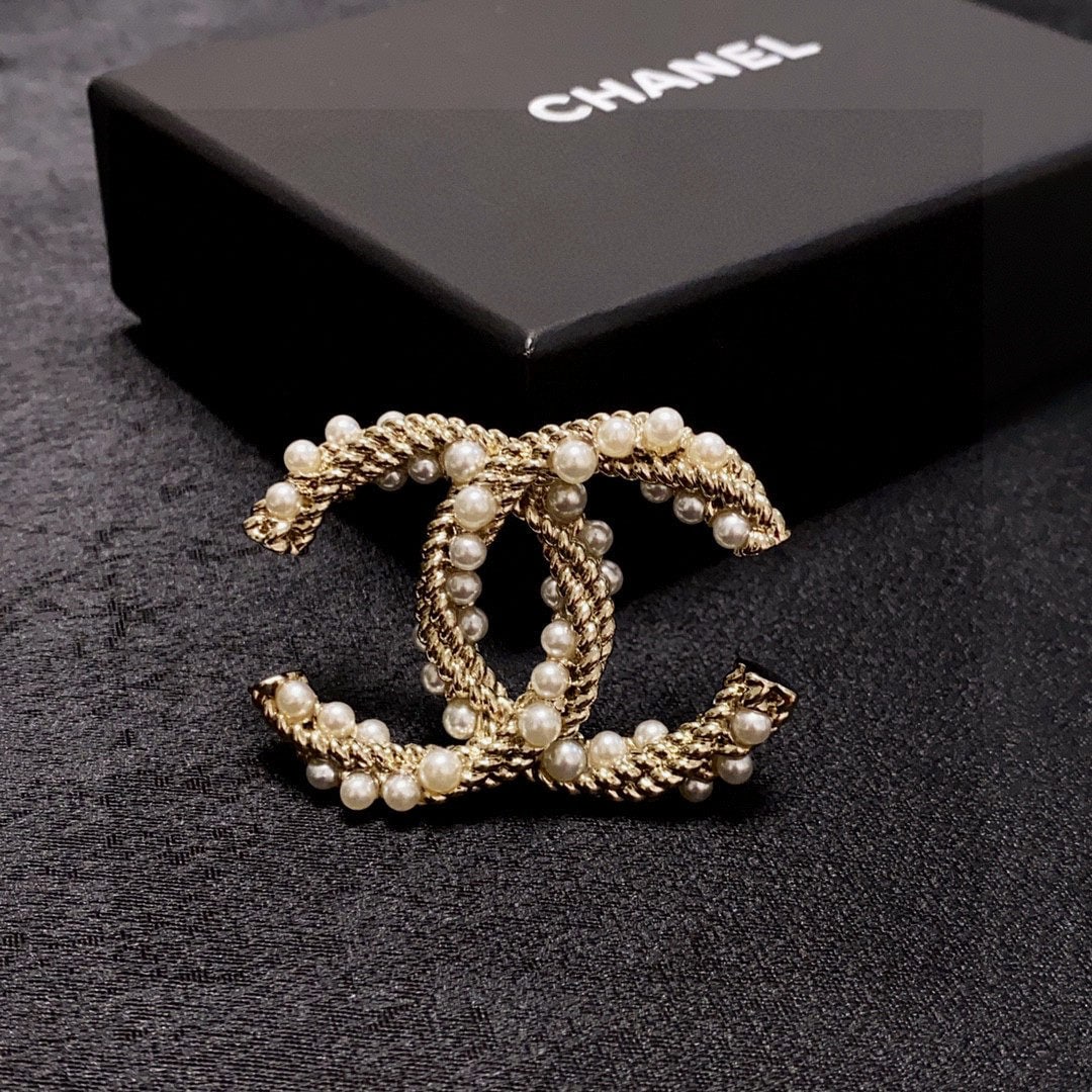 CHANEL pearl brooch (1 of 1)