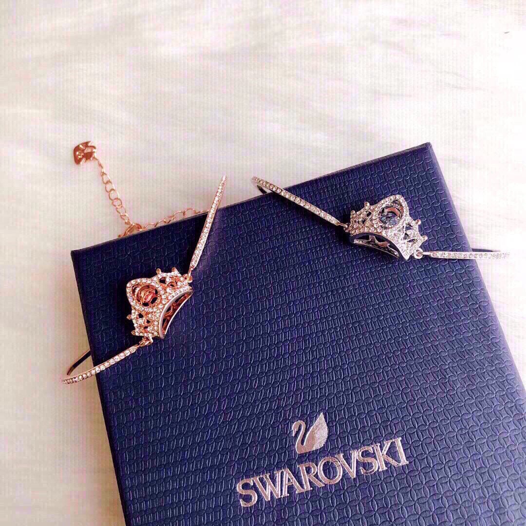 SWAROVSKI Crown Bracelet: We offer FREE SHIPPING for both domestic and international clients who bid over $500. SWAROVSKI Crown Bracelet: Elegant, Simple, Versatile, and Featuring a Beating Heart Design A wonderful gift for yo